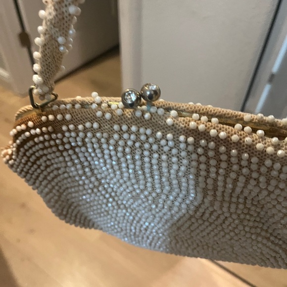 Vintage beaded handbag with clasp with pearl like embellishments - Picture 9 of 15